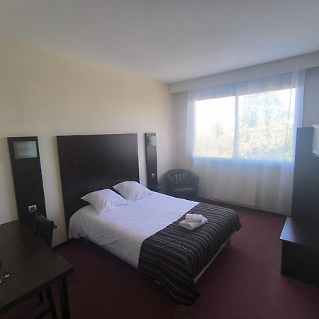 Adonis Lyon Est Hotel Artys Saint-Priest-en-Jarez Exterior foto