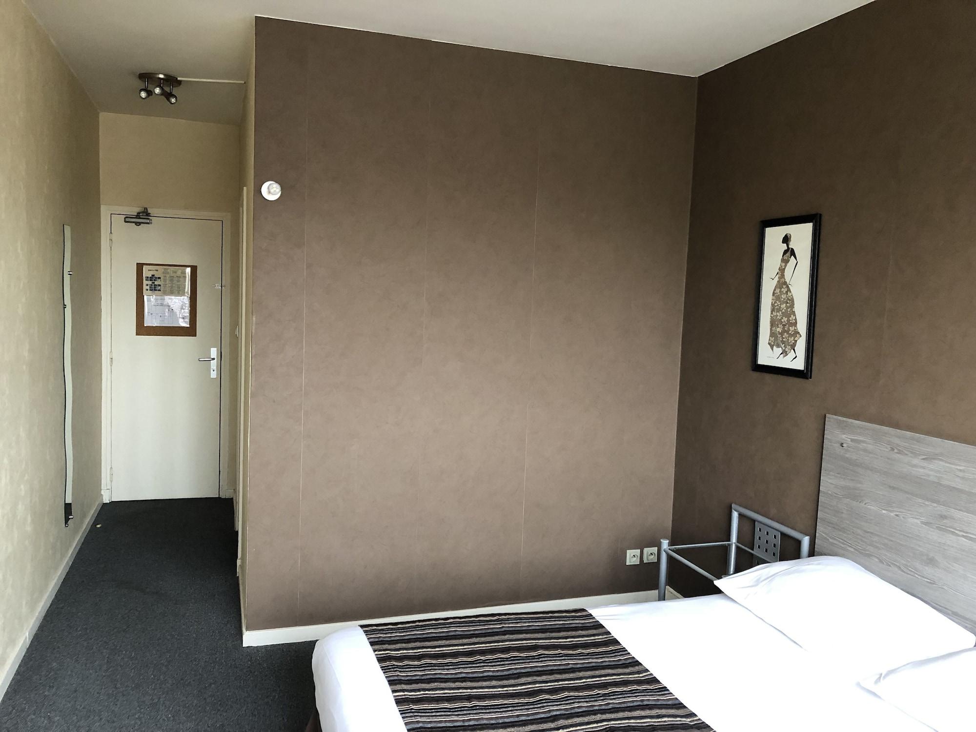 Adonis Lyon Est Hotel Artys Saint-Priest-en-Jarez Exterior foto