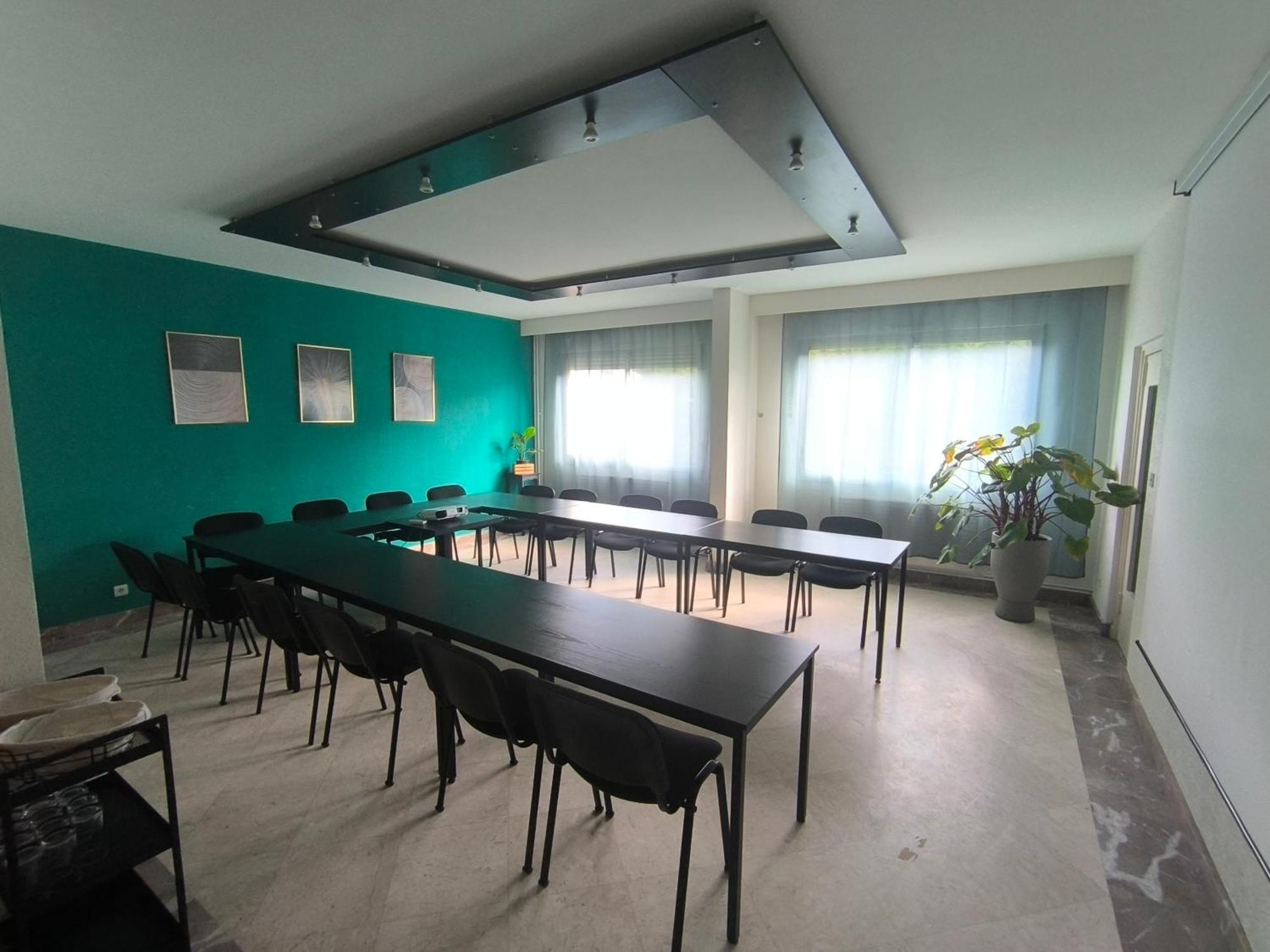 Adonis Lyon Est Hotel Artys Saint-Priest-en-Jarez Exterior foto