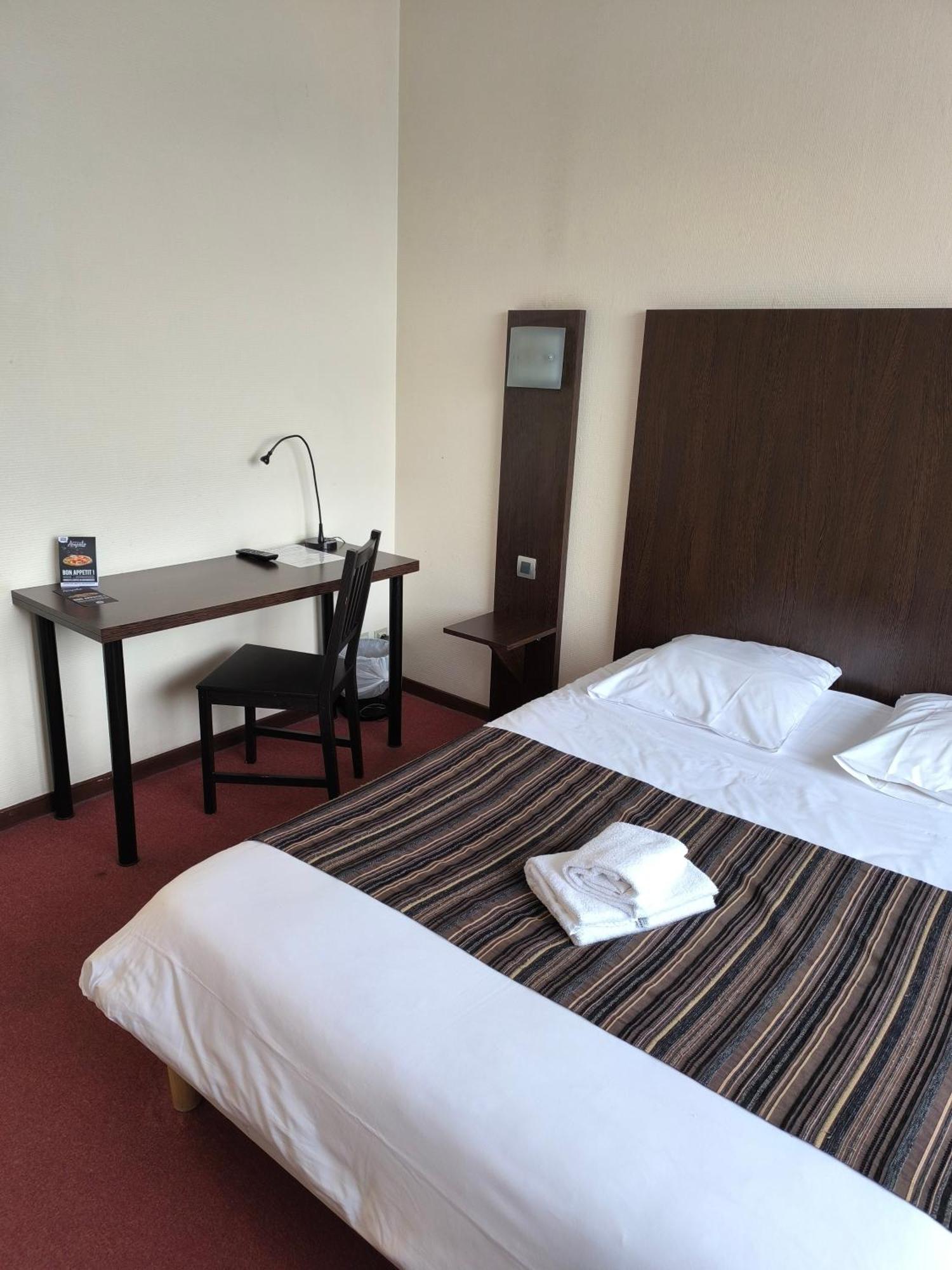 Adonis Lyon Est Hotel Artys Saint-Priest-en-Jarez Exterior foto