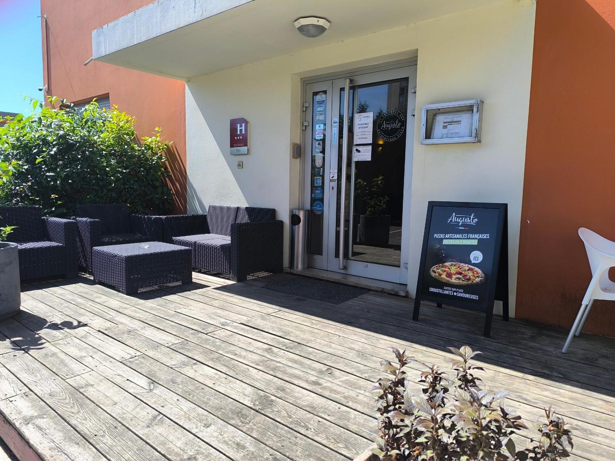 Adonis Lyon Est Hotel Artys Saint-Priest-en-Jarez Exterior foto
